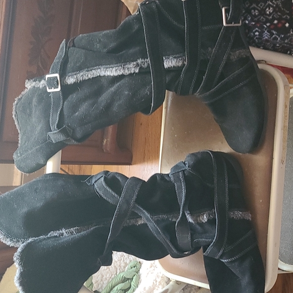 Black boots - Picture 4 of 4